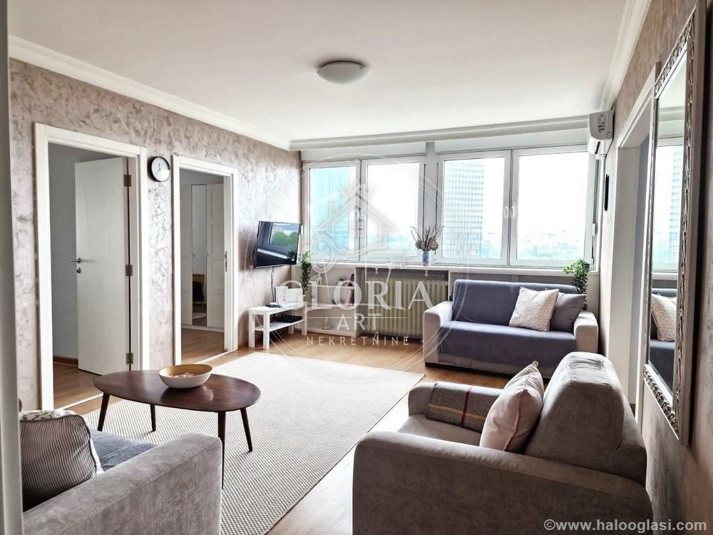Трёхкомнатная квартира, 67 м², Хотел Хиатт, Новый Белград