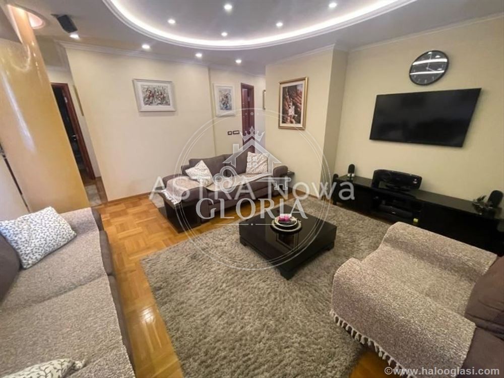 Трёхкомнатная квартира, 75 м², Центр, Старый город, фото 3