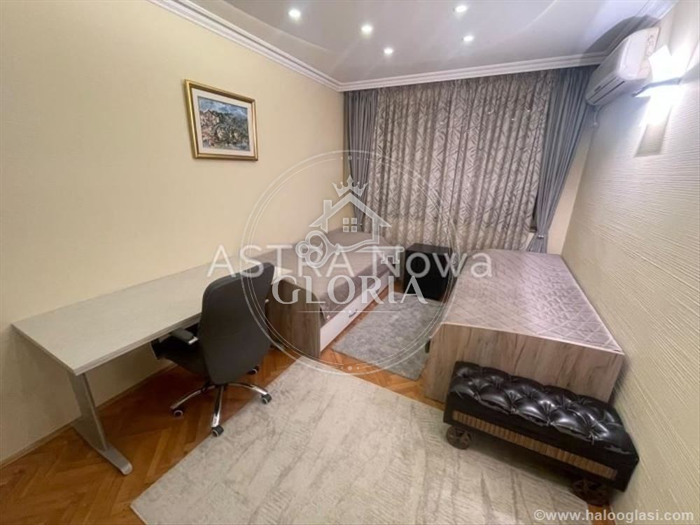 Трёхкомнатная квартира, 75 м², Центр, Старый город, фото 7