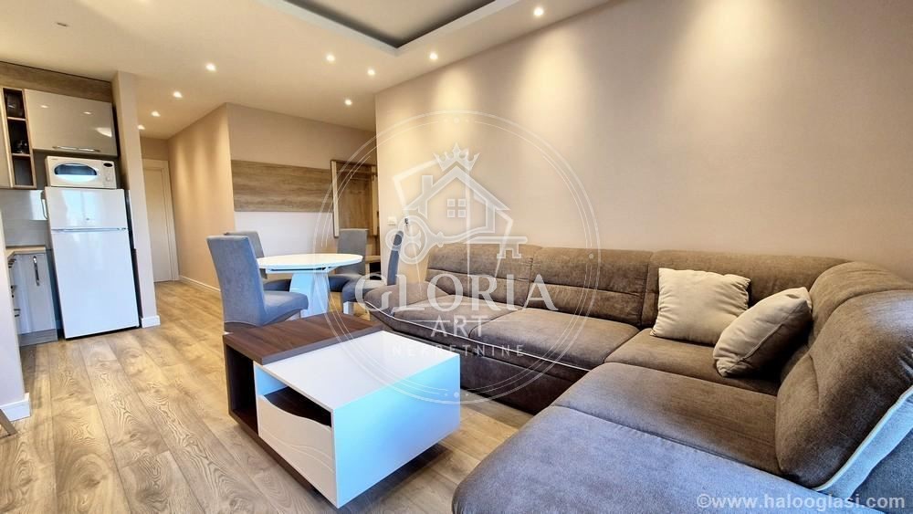 Трёхкомнатная квартира, 56 м², Трошарина, Вождовац