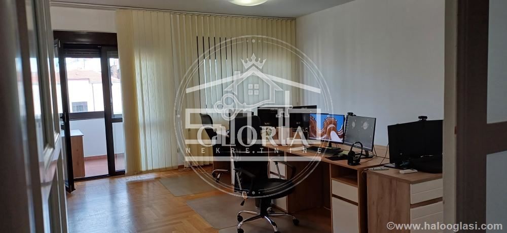 Четырёхкомнатная квартира, 204 м², Црвени крст -, Звездара