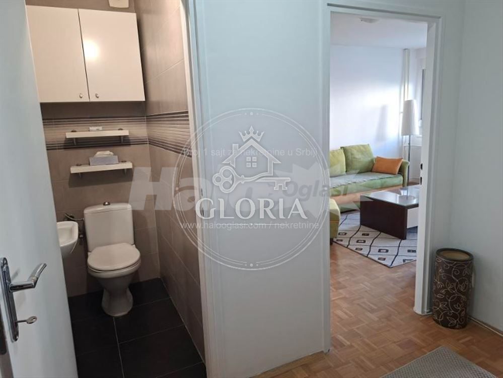 Трёхкомнатная квартира, 70 м², Стари Меркатор, Новый Белград, фото 2
