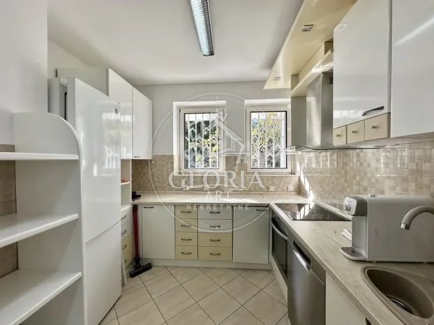 Дом, 270 м², © ОпенСтреетМап цонтрибуторс, Савски-Венац, фото 9