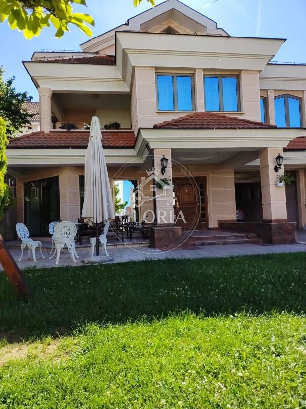 Дом, 580 м², Младеновац (mesto), Младеновац