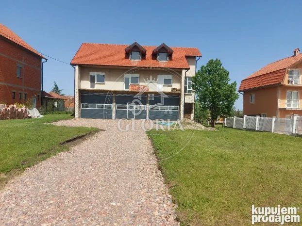 Дом, 420 м², Вранич, Бараево