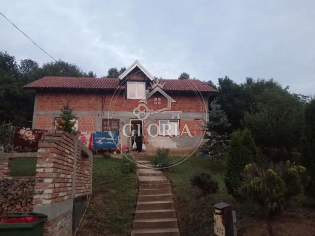 Дом, 200 м², Бараево (mesto), Бараево