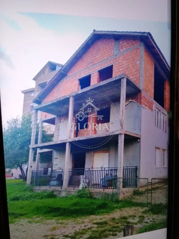 Дом, 423 м², Кнежевац, Раковица