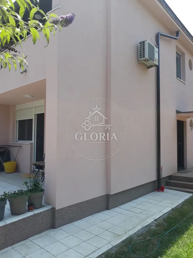 Четырёхкомнатная квартира, 104 м², Земун