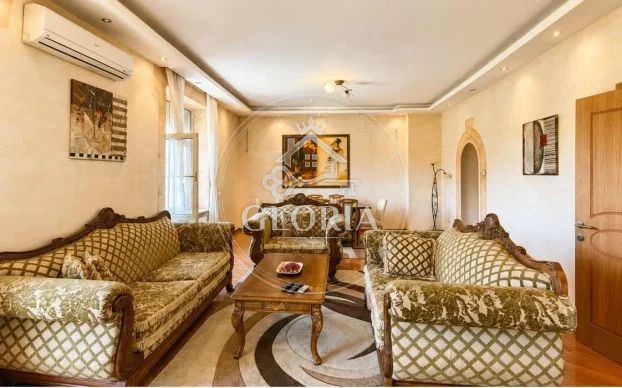 Трёхкомнатная квартира, 120 м², Старый город